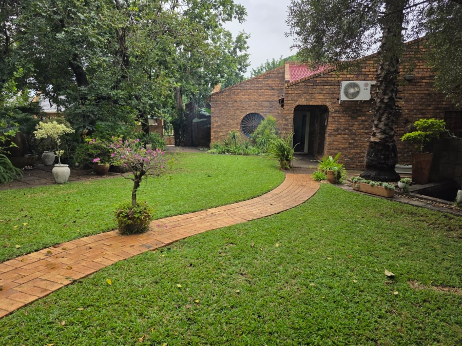 4 Bedroom Property for Sale in Geelhoutpark North West